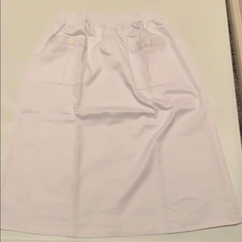 NWOT Queens Way to Fashion White Skirt Size 14
